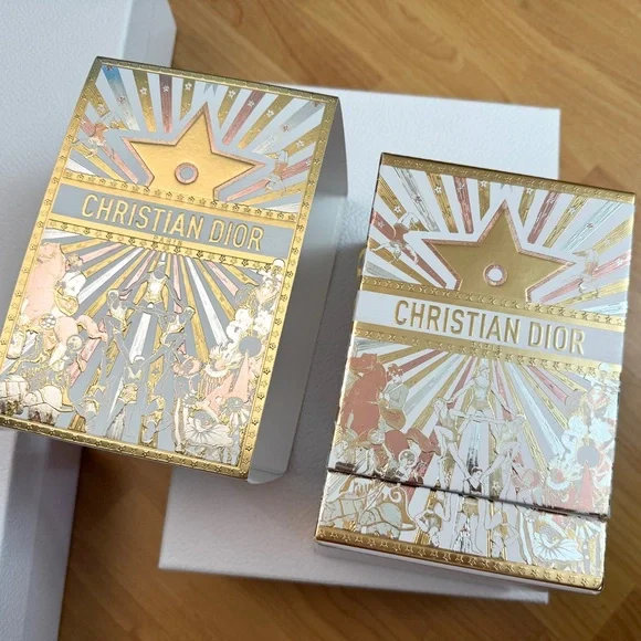 DIOR Holiday 2025 Snow Globe - Picture 5 of 7